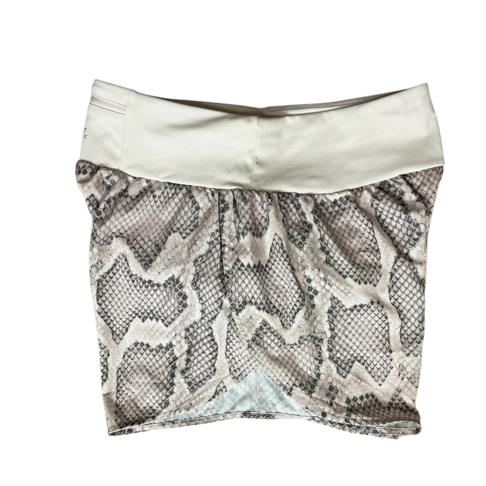Varley “Derby” Snakeskin Print Gym Running Shorts (AA) - Picture 5 of 15